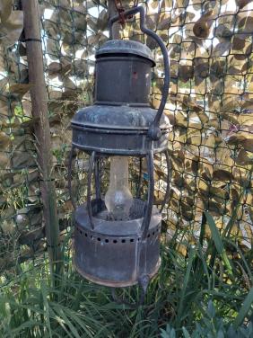 Oude koperen scheepslamp