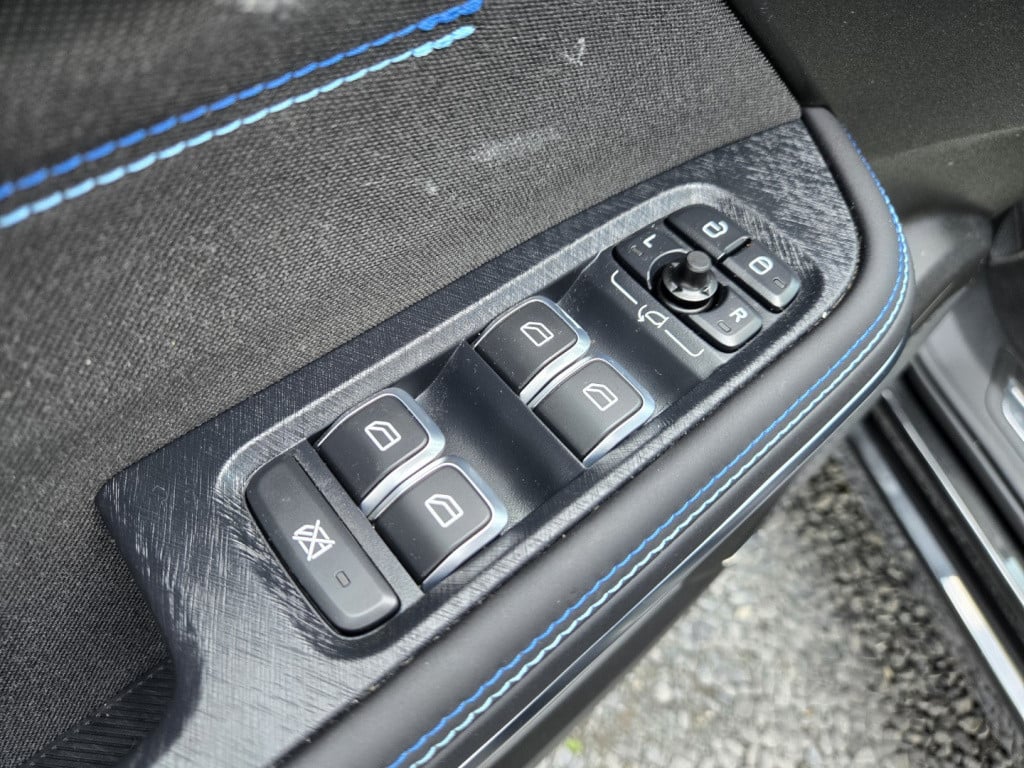 Lynk & Co 01 1.5 261pk plug in hybrid , panodak ,360gr camera , adaptive cc