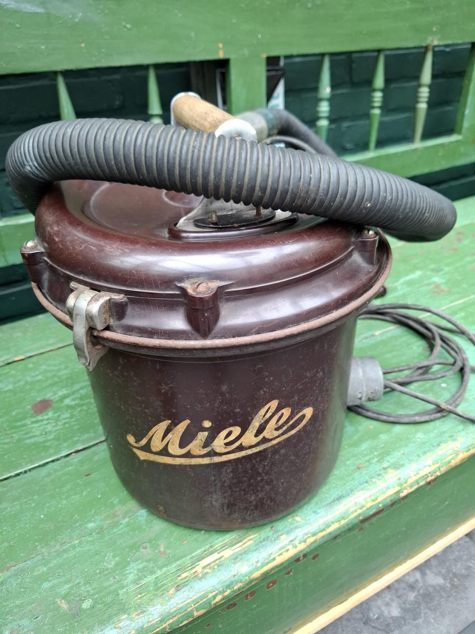 Te koop: Hele oude Miele stofzuiger, Type E