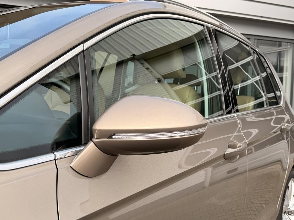 Volkswagen Golf Sportsvan 1.2 tsi highline dsg automaat | leder | trekhaak!
