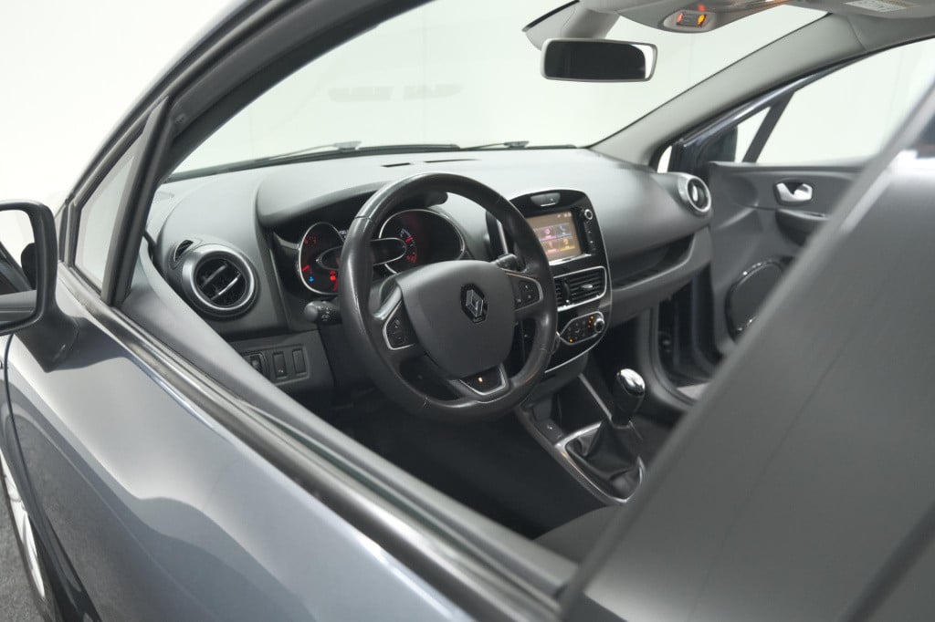 Renault Clio 1.2 limited | trekhaak | navigatie | parkeersensoren | climate