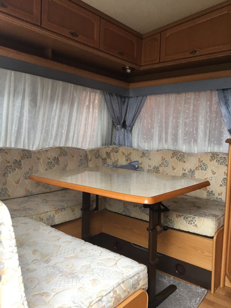 Tabbert Caravan. Bouwjaar 2002. Enkele bedden.