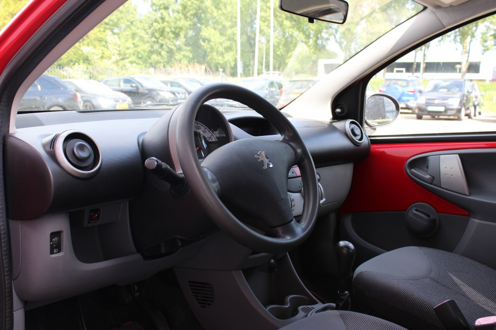 Peugeot 107 1.0-12v xs