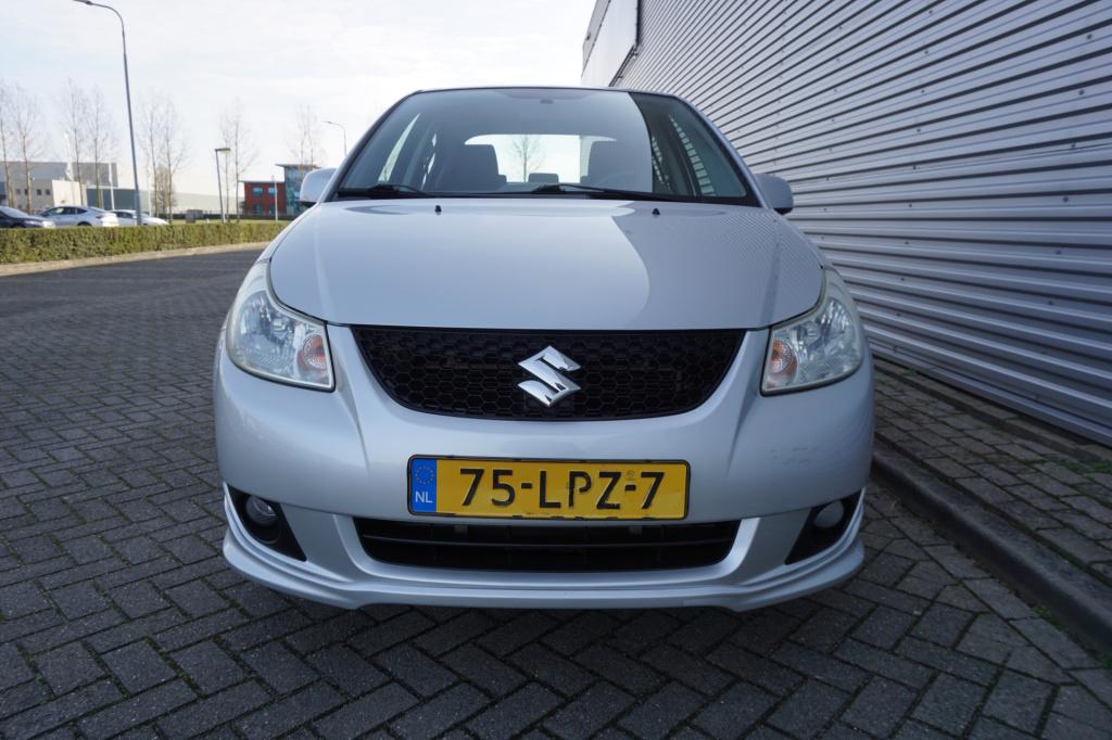 Suzuki Sx4 1.6 exclusive airco / elektr. ramen / trekhaak / lm velgen / nap