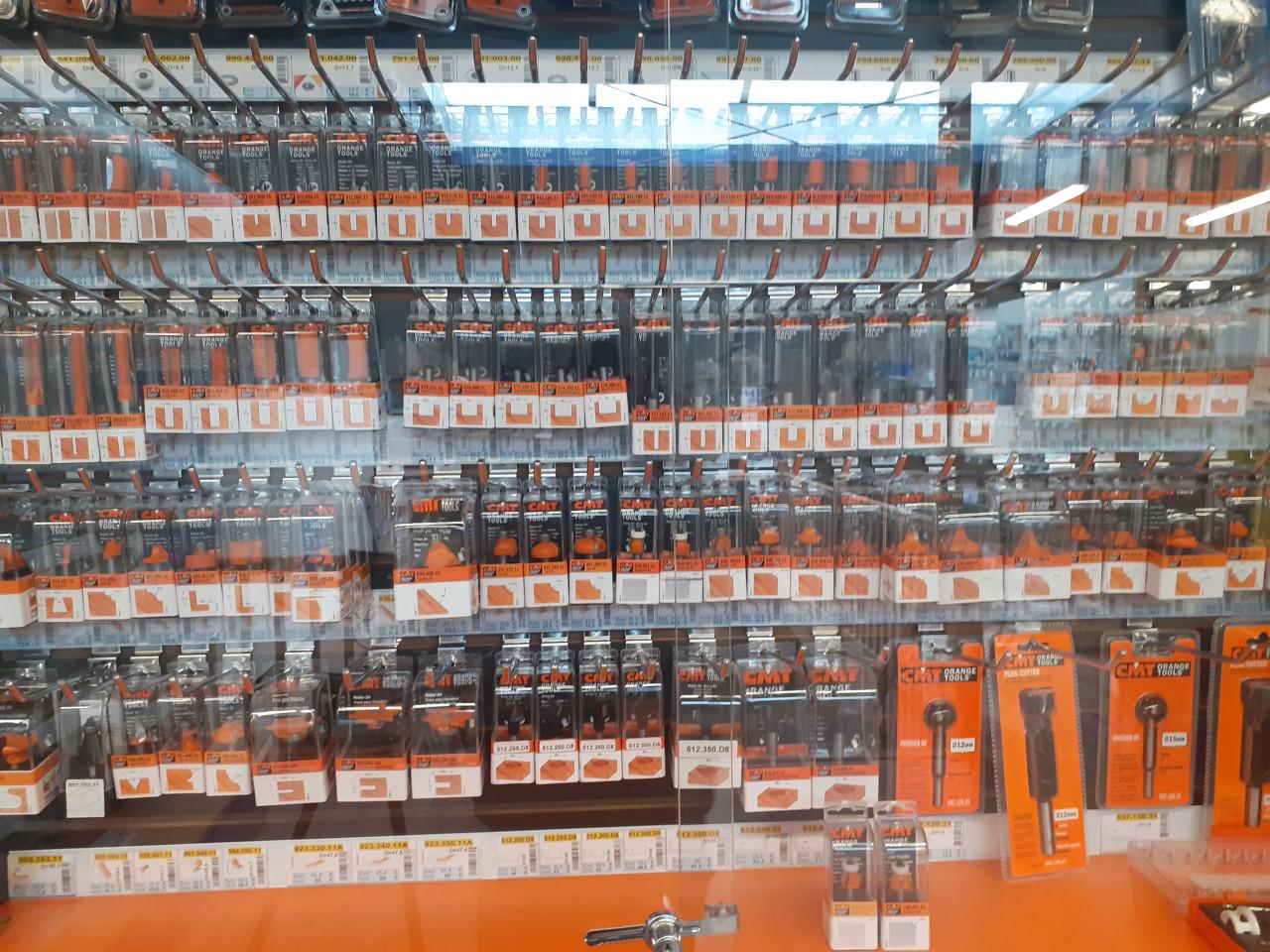 NIEUWE CMT FREESTAFEL met 2400 W bovenfrees voor 1300 euro bij HHZB