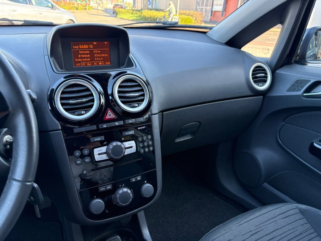 Opel Corsa 1.4-16v design edition