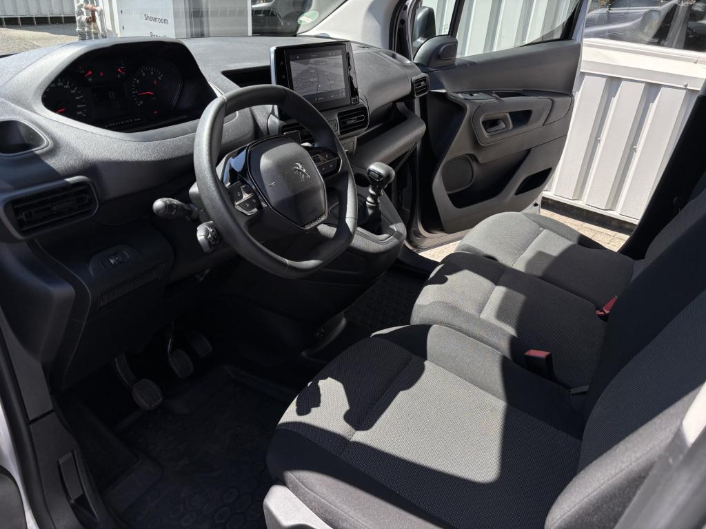Peugeot Partner 1.5 bluehdi 100 s&s l1 / trekhaak / navigatie / parkeersens