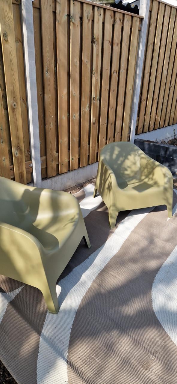 2 lounge tuinstoelen gave matte groene kleur