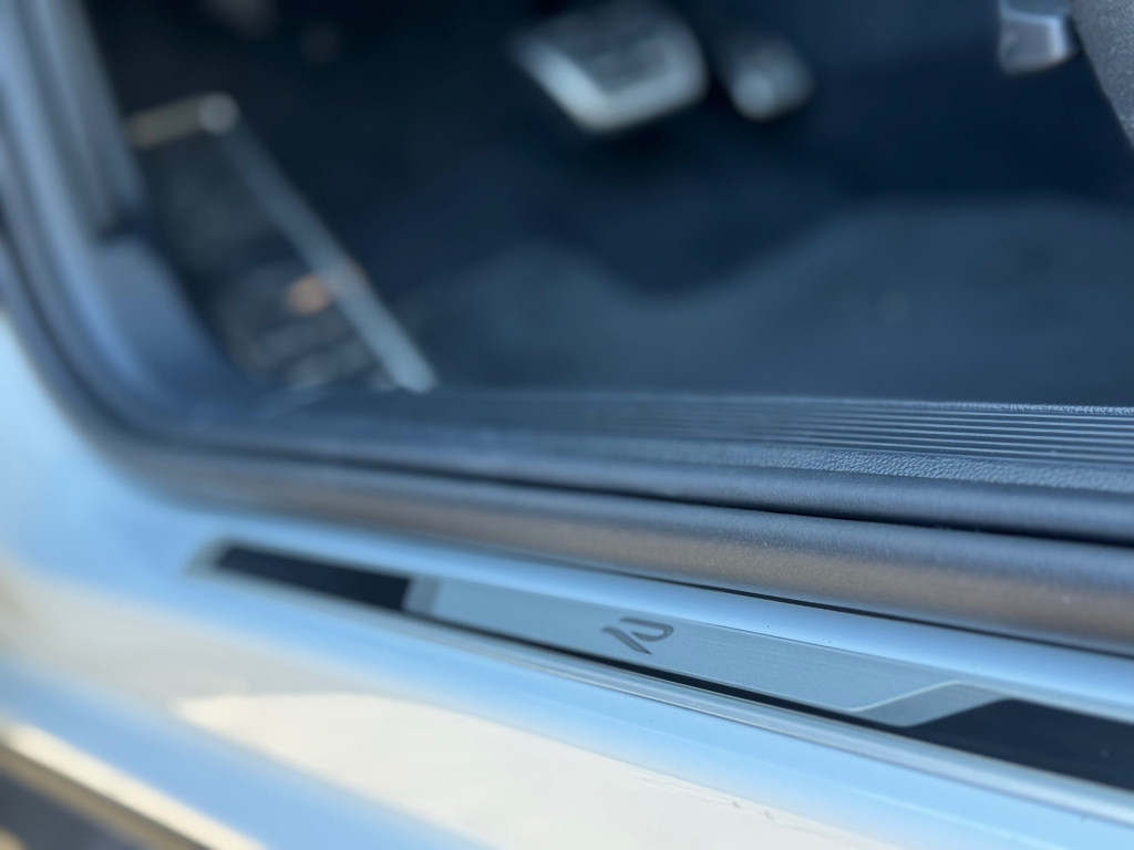 Volkswagen T-roc 1.5 tsi r-line edition * camera * massage * parkeerhulp