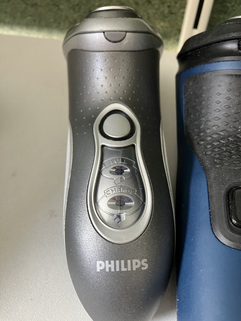 Te koop in zeer goede staat 3 oplaadbare scheerapparaten