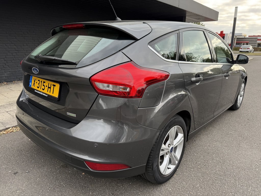 Ford Focus 1.0 titanium edition // nieuwe distributie + grote beurt //