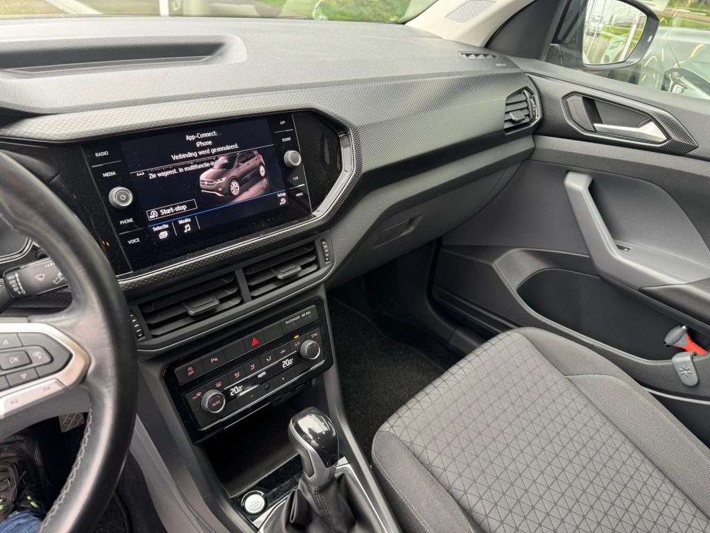 Volkswagen T-cross 1.0 tsi life automaat , apple carplay , trekhaak