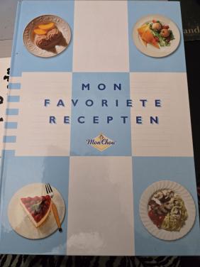 Kookboek "Mon Favoriete Recepten", uitgegeven door MonChou.