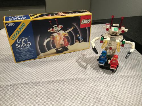 Lego robot 6750