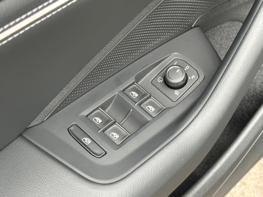 Volkswagen Passat variant 1.5 etsi 150pk elegance | alcantara | head up | c