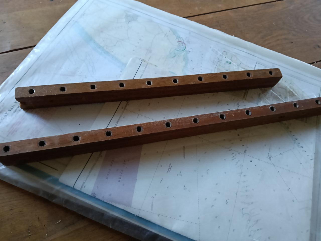 2 stukjes ophang strip poul cadovius royal