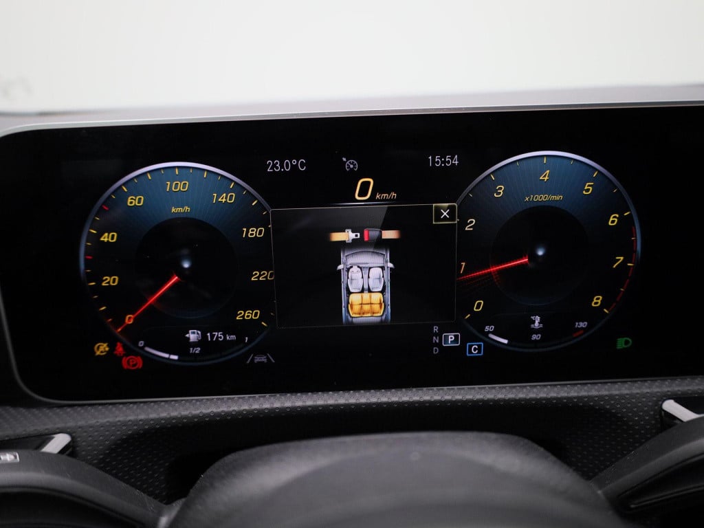 Mercedes-Benz A-Klasse 180 business solution amg | automaat | half leder | 