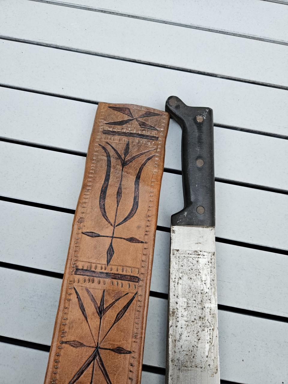 Prachtige grote Collins machete Wo2 met leren schede...