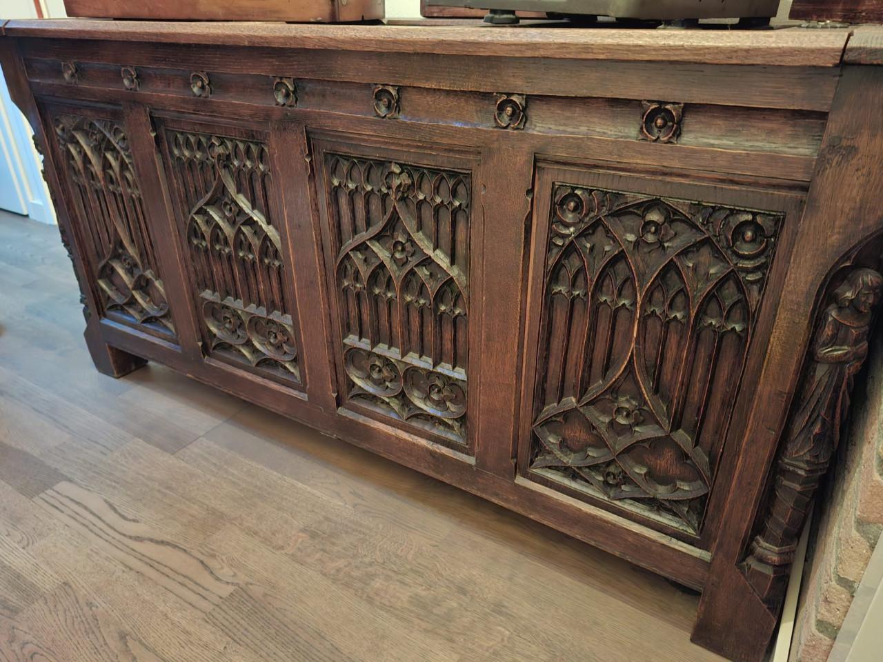 Mooi bewerkte dekenkist