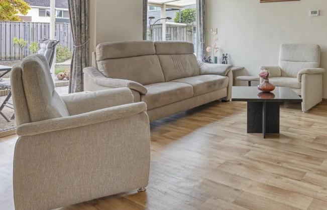 Stoel stoelen Fauteuils 2 stuks. zitten prima beige /zand mooie stof