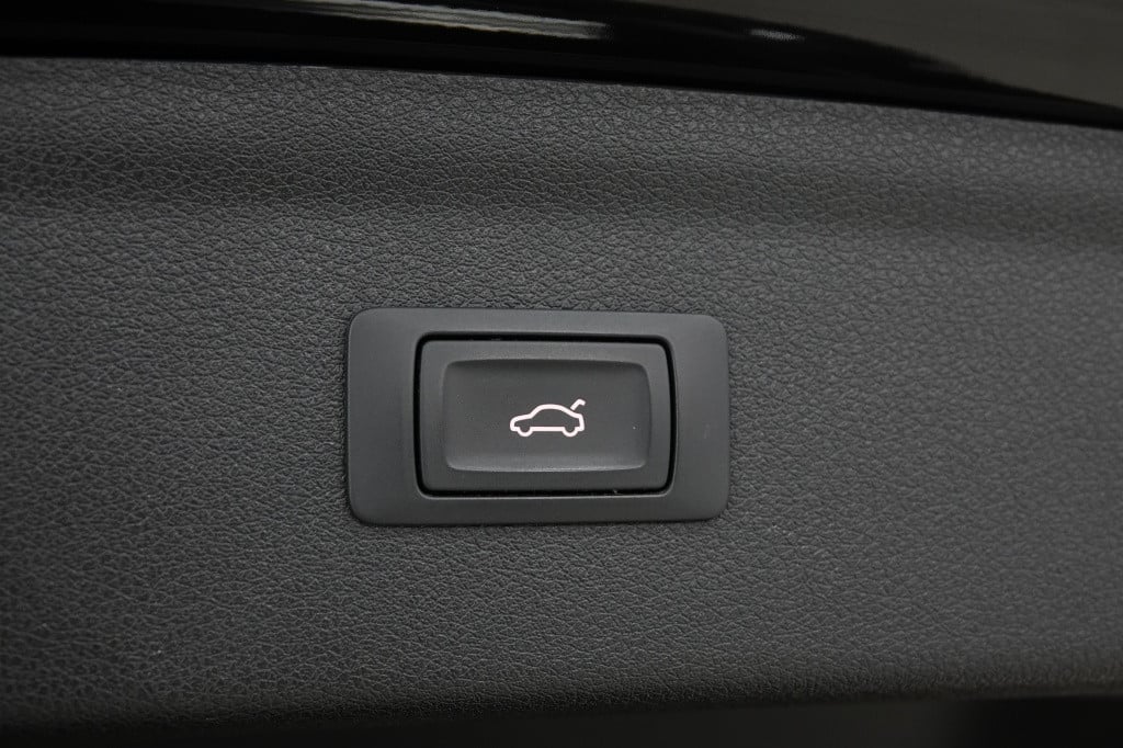 Audi Q3 s-line | drive select | bose | pdc |