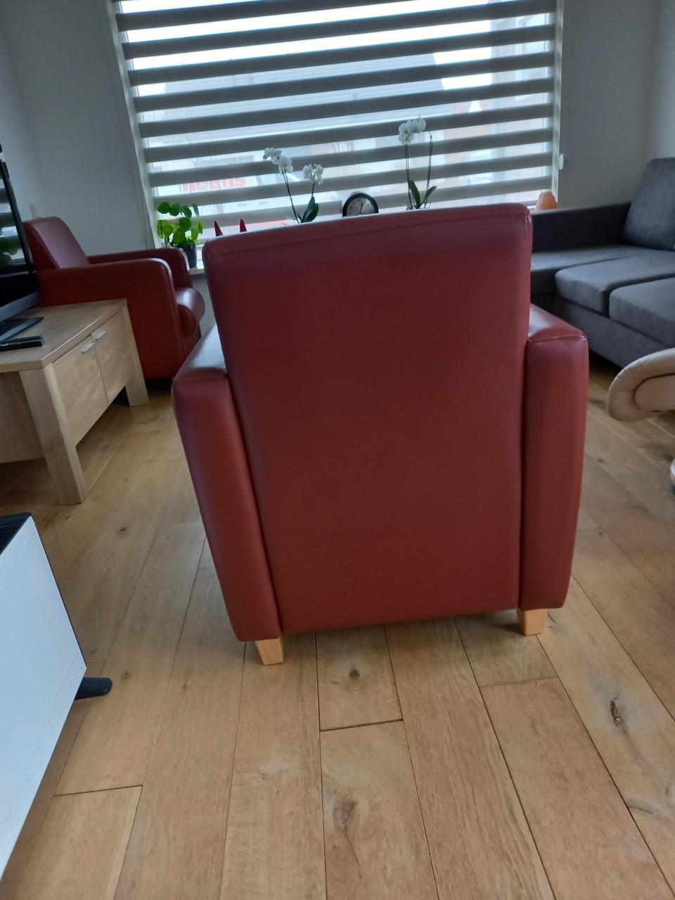 Te koop 2 Donkerrood Leren  Fauteuils