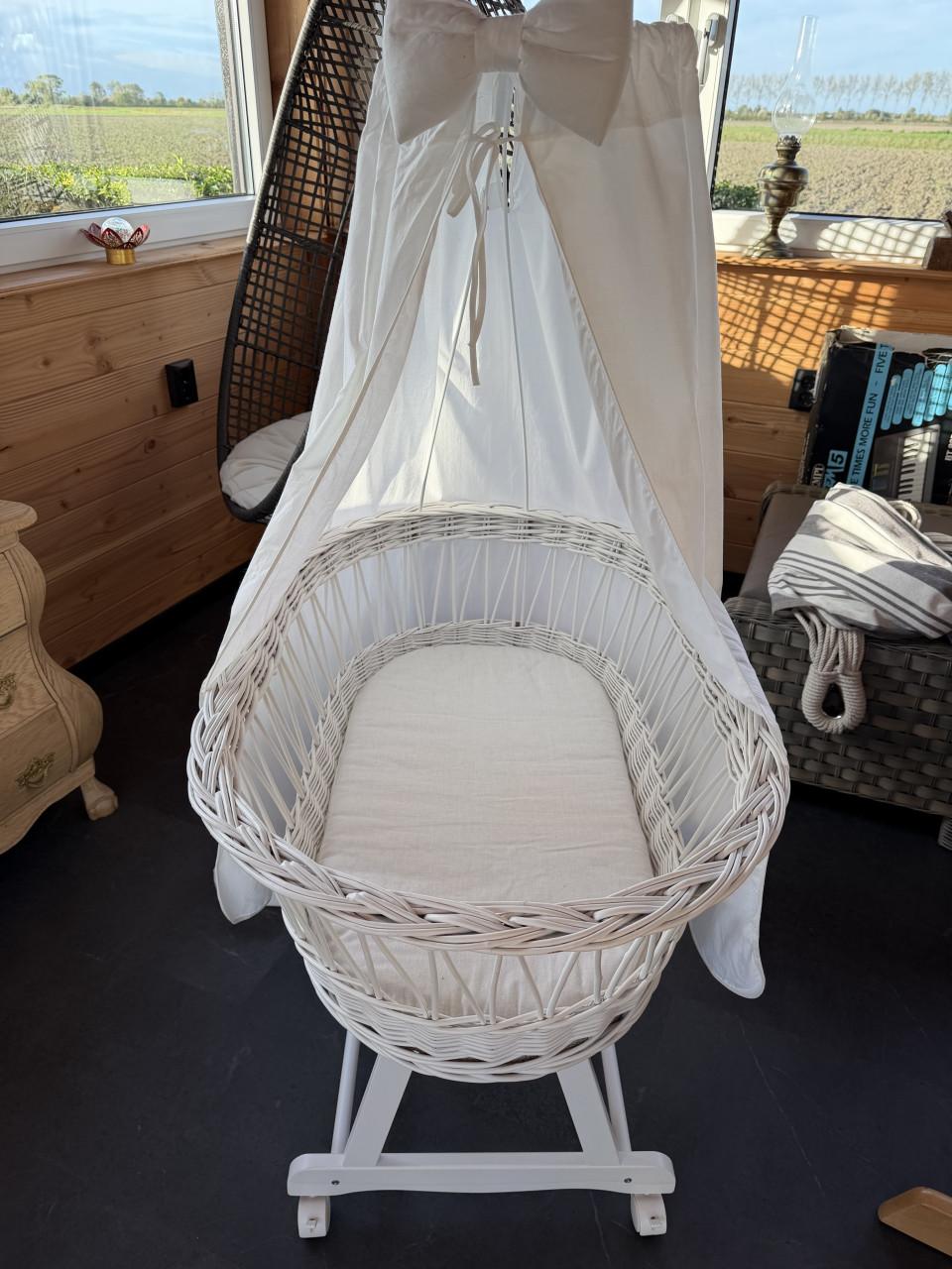 Baby wieg met hemeltje