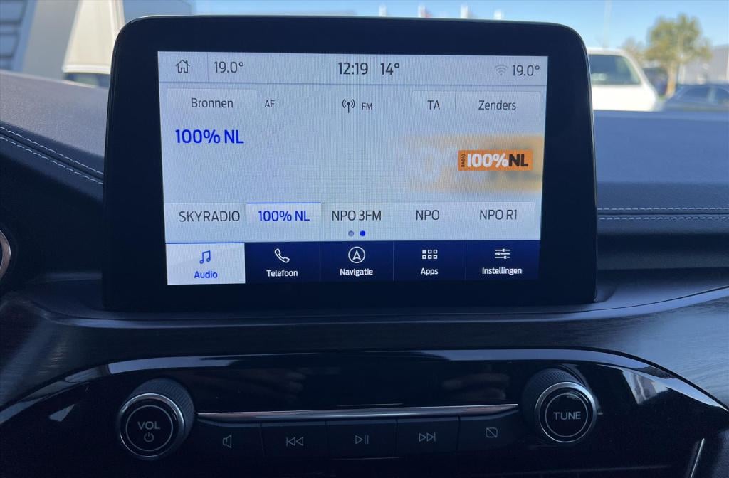 Ford Kuga 2.5 phev e-cvt 225pk vignale , trekhaak , winterpack met voorruit