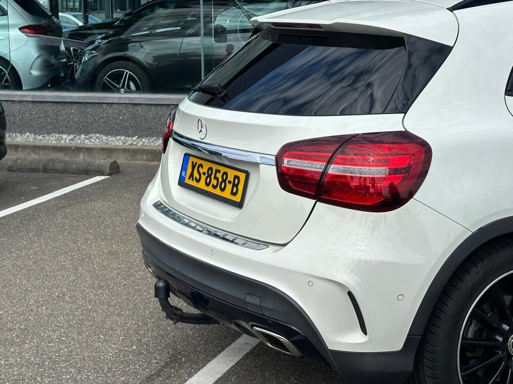 Mercedes-Benz Gla-klasse 250 premium plus l amg-line l panoramadak l led l 