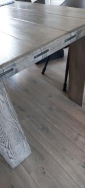 Robuuste eettafel