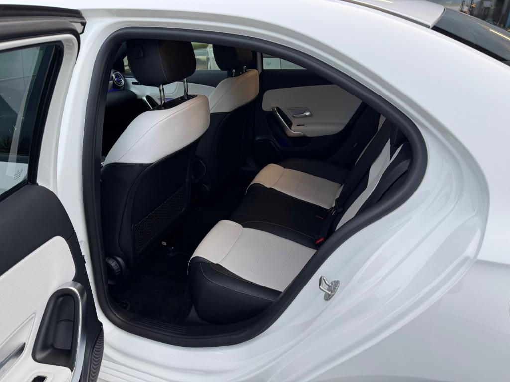 Mercedes-Benz A-Klasse 200 amg line night- pakket automaat , sfeer verlicht