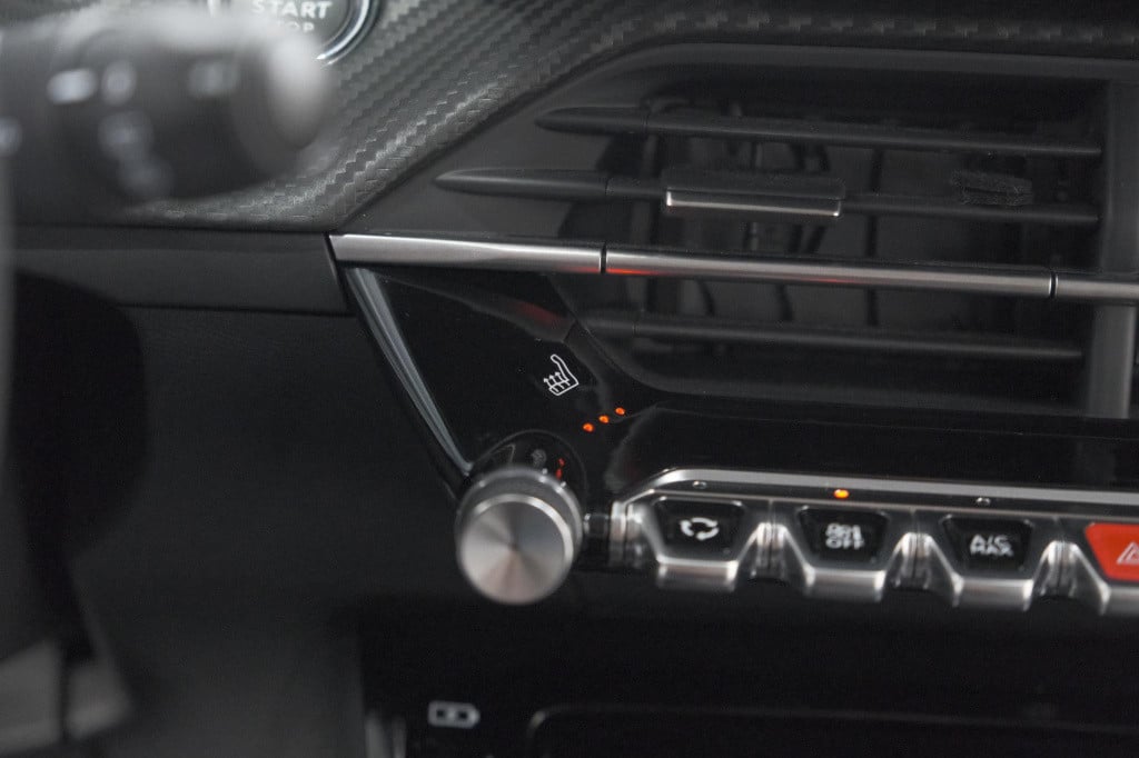 Peugeot 208 puretech 100 allure pack | camera | apple carplay | stoelverwar