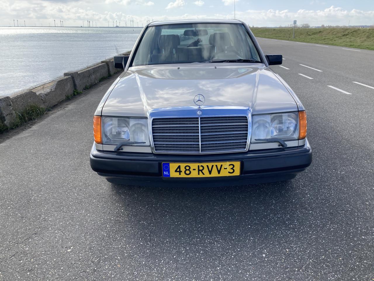 Mercedes 260E