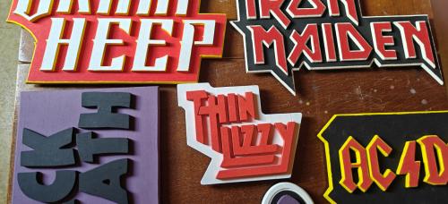 Fleur u Mancave op verschilde Logo’s  van Artiesten .