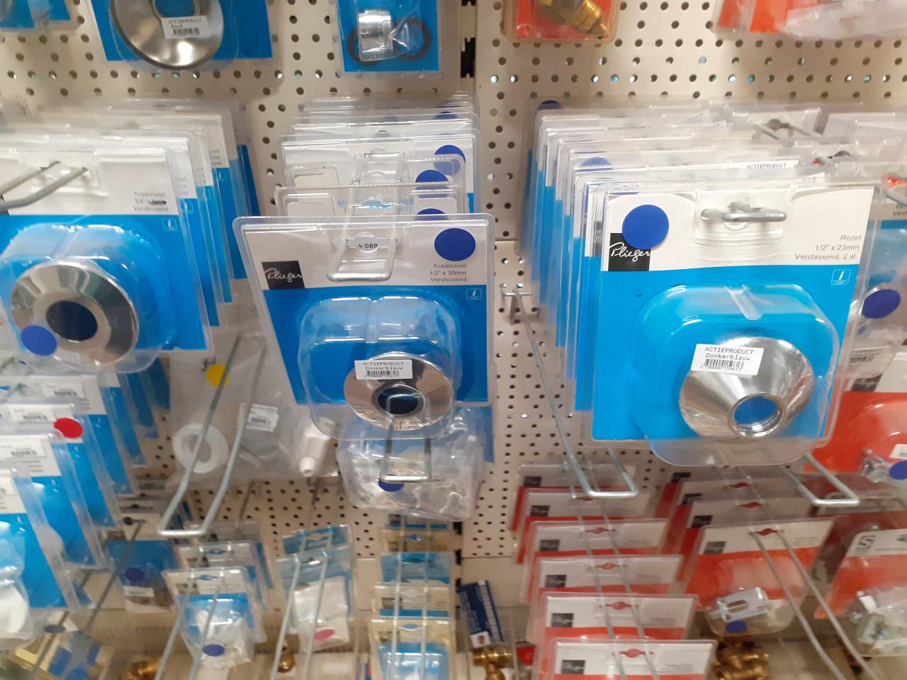 Heel veel installatiemateriaal 1 euro ps