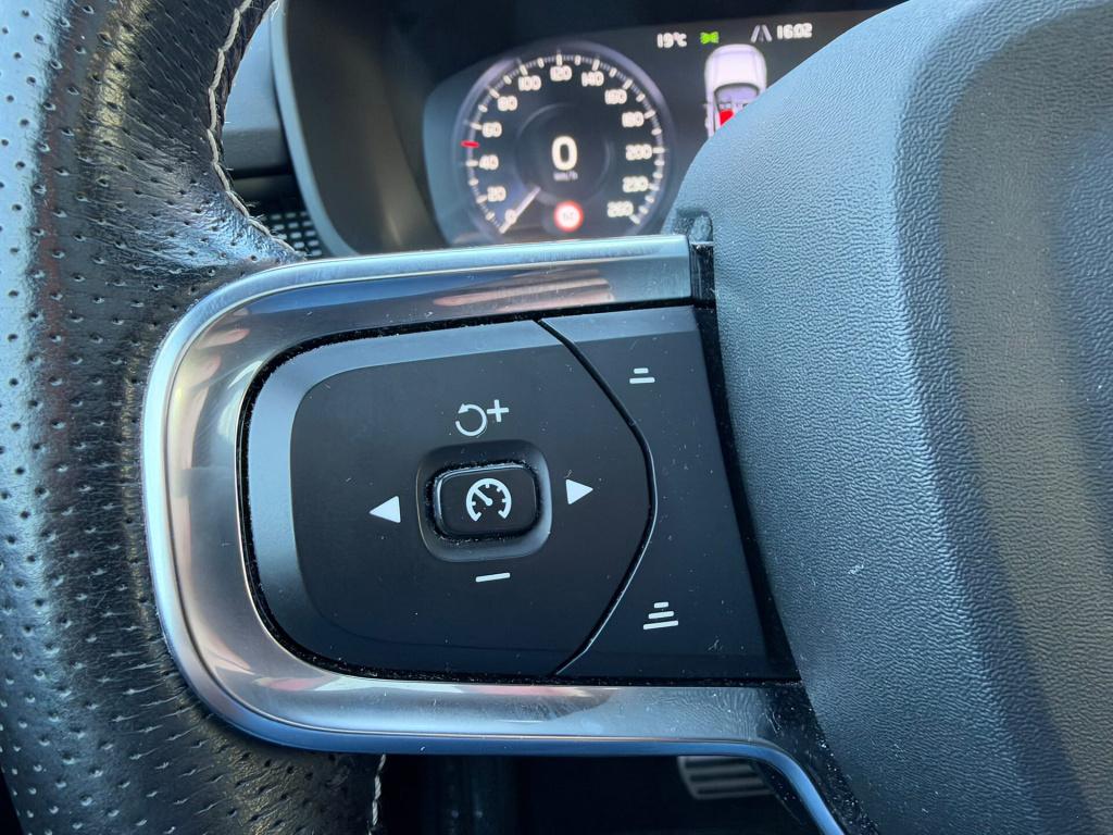 Volvo XC40 1.5 t4 recharge r-design