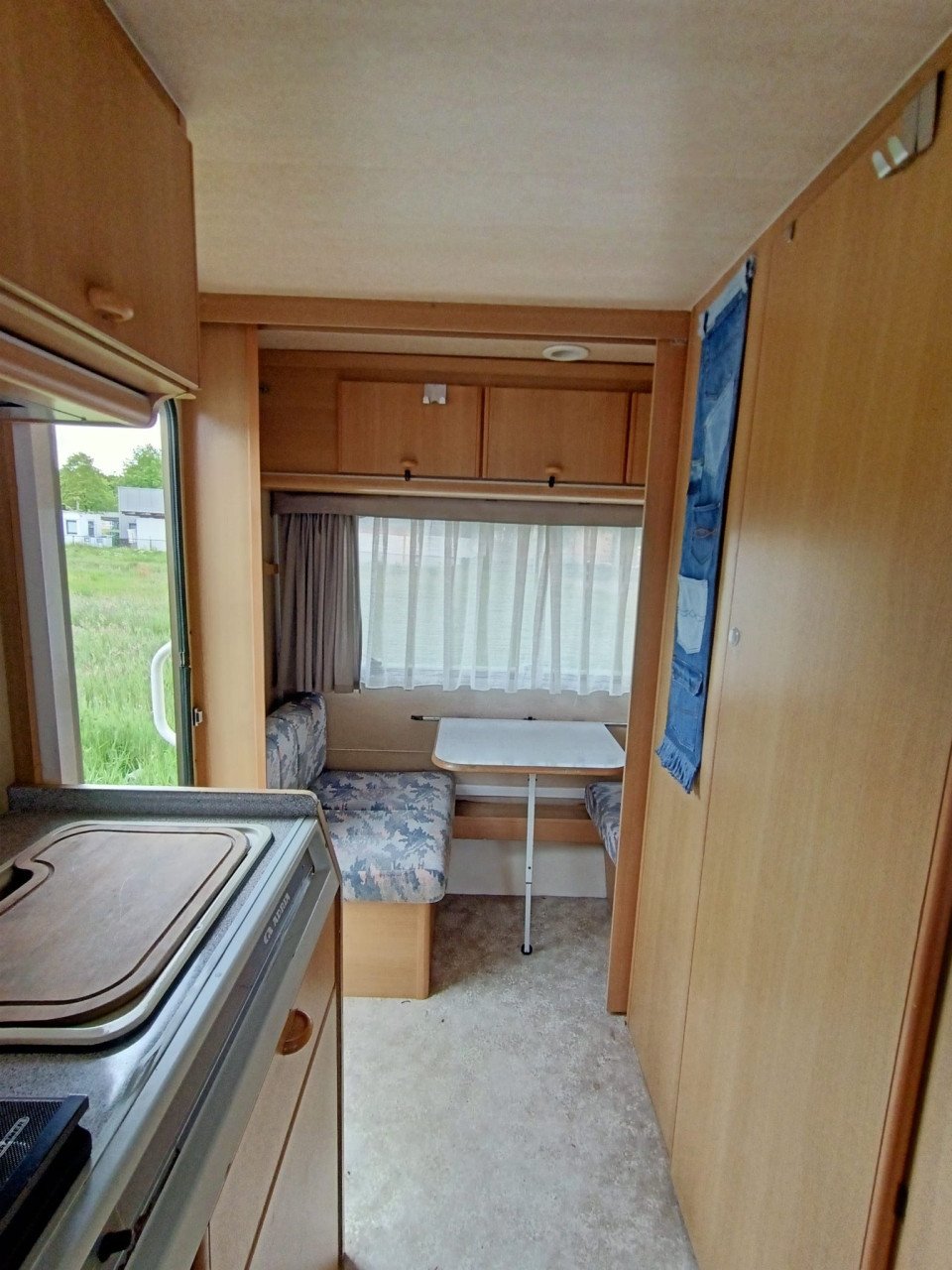 Mooi gezinscaravan Adria 440 , 1993 met orrigineel stapelbed, Tent ,uitbouw