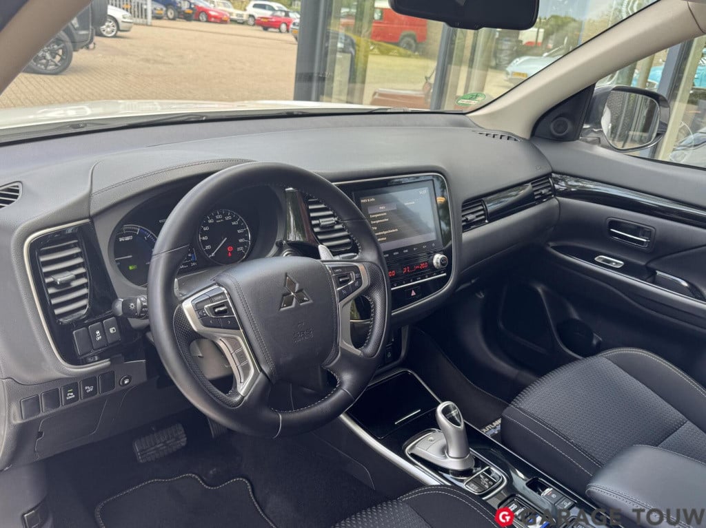 Mitsubishi Outlander 2.4 phev pure+ afn.trekhaak + winterset