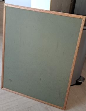 Prikbord met houtenframe