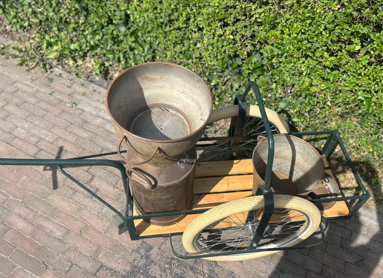 Authentieke melkkar met melkbus,melkfilter en melkemmer 🐄🥛