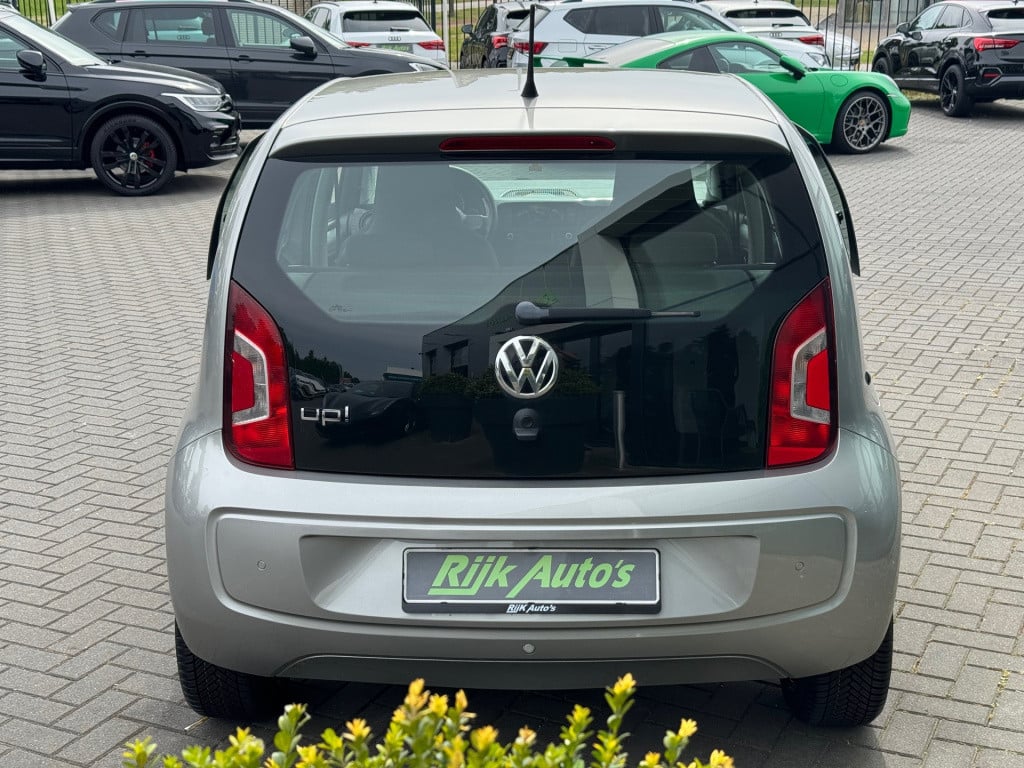 Volkswagen UP! 1.0 move up! bluemotion * airco * pdc * 5 deurs