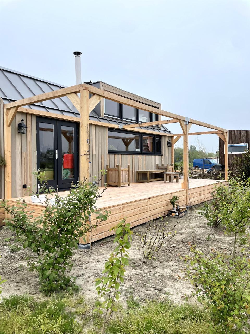 Houten overkappingen, tuinkamers en schuren op maat.
