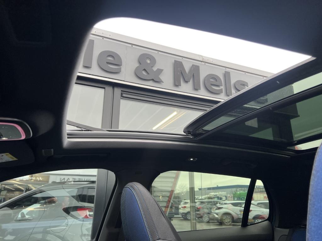 Lynk & Co 01 1.5 261pk plug in hybrid ,black edition , zwarte velgen , pano