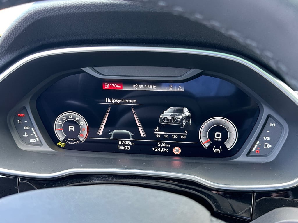 Audi Q3 35 tfsi s-line | panoramadak | zwart optiek | trekhaak | camera | e