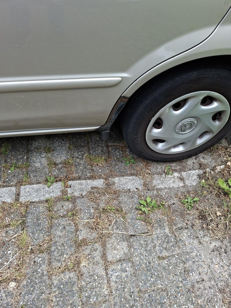 Mazda 323.