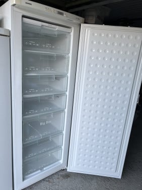 Siemens Vrieskast 8 Laden 303 Liter A+ Klasse vriezer