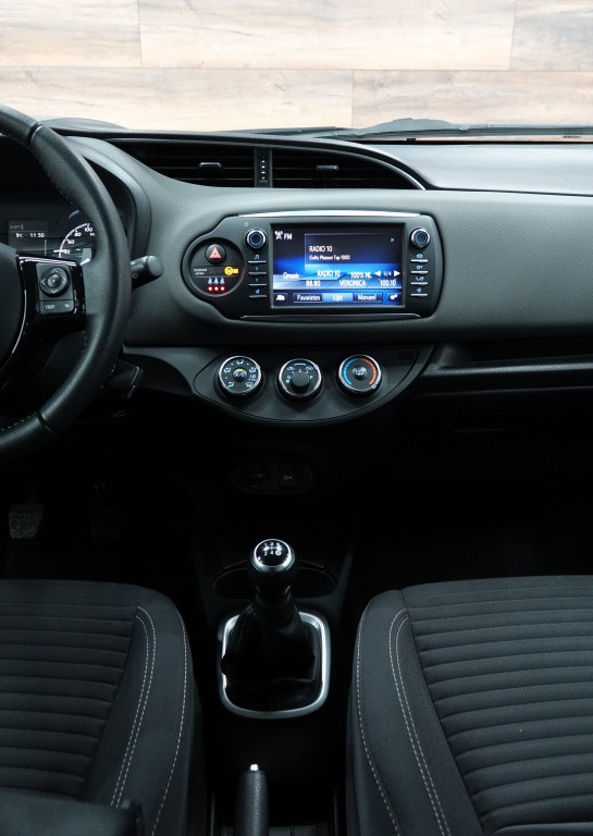 Toyota Yaris 1.0 vvt-i | camera | 15" | bluetooth |
