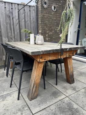 TE KOOP handgemaakte douglas houten tuintafel