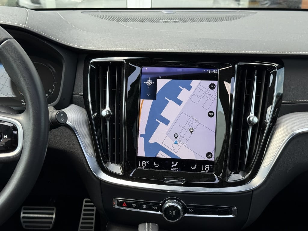 Volvo V60 t6 340pk recharge r-design| panodak| adap.cruise| 360 camera