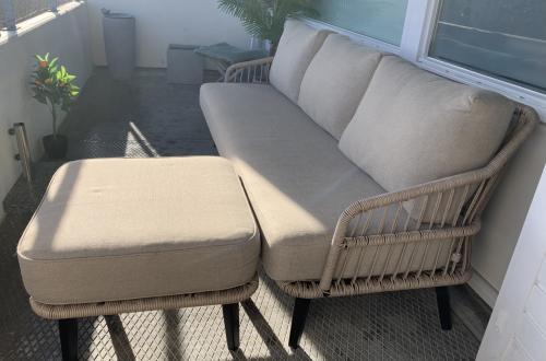 Mooie loungebank en hocker z.g.a.n